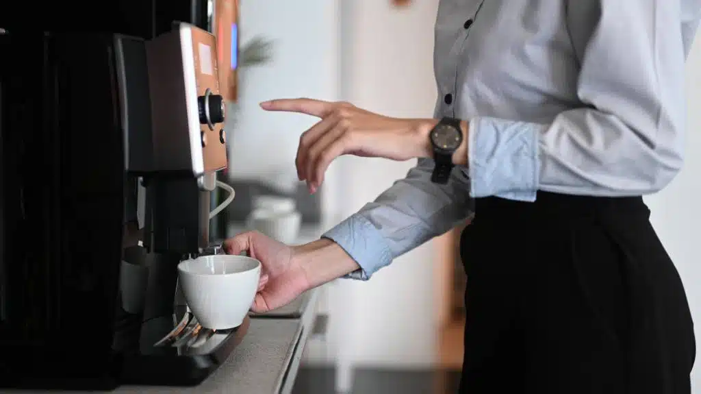 Une machine à café bureau